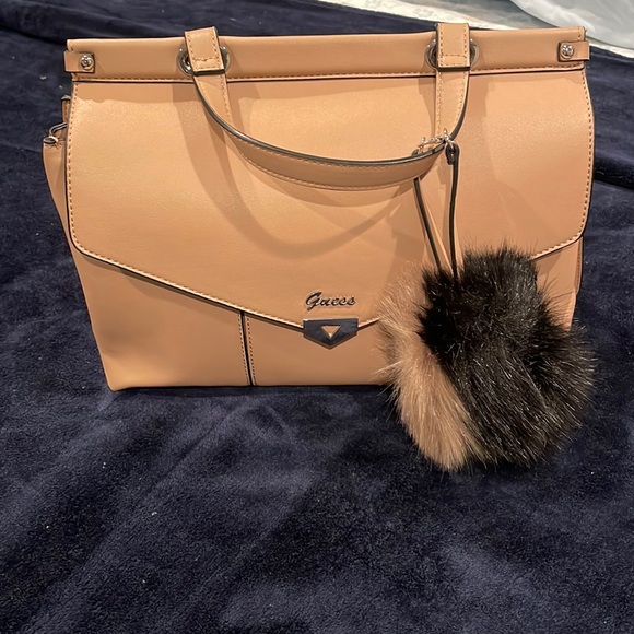 Guess purse. - Picture 1 of 2